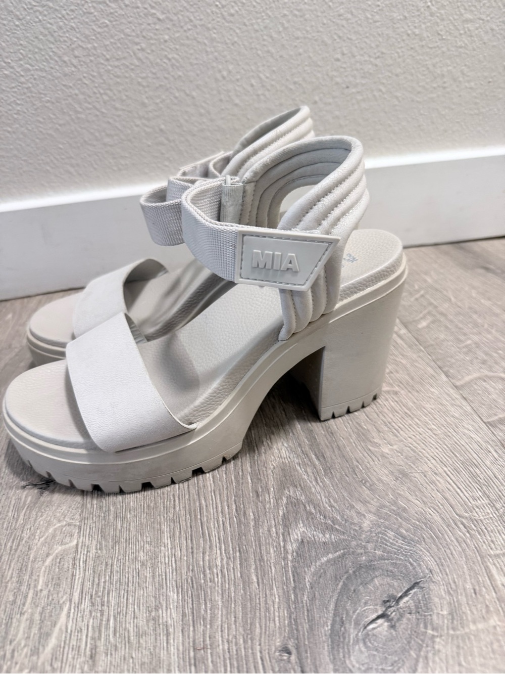 MIA Light Gray Chunky Platform Heel Sandal - Picture 4 of 6